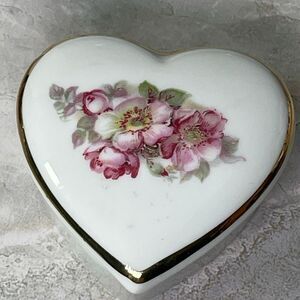 Vintage Gerold Porzellan Heart shaped trinket box Tettau, Bavaria, West Germany